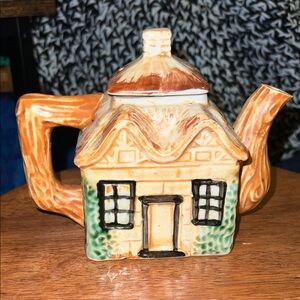Vintage Cottage Teapot